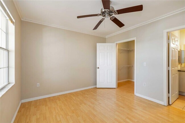 Building Photo - 1030 Villagio Cir