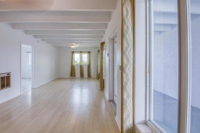 Building Photo - 1520 Lake Ave