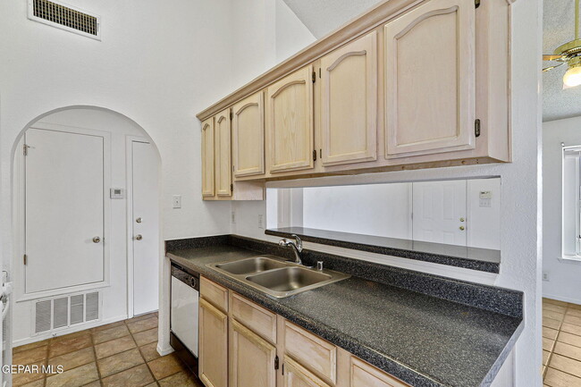 Building Photo - 5937 Chippendale Ave