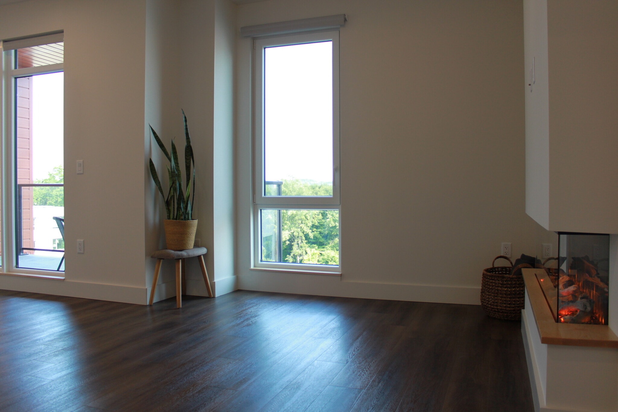 Motorized blinds throughout - 125 Cambrian Way