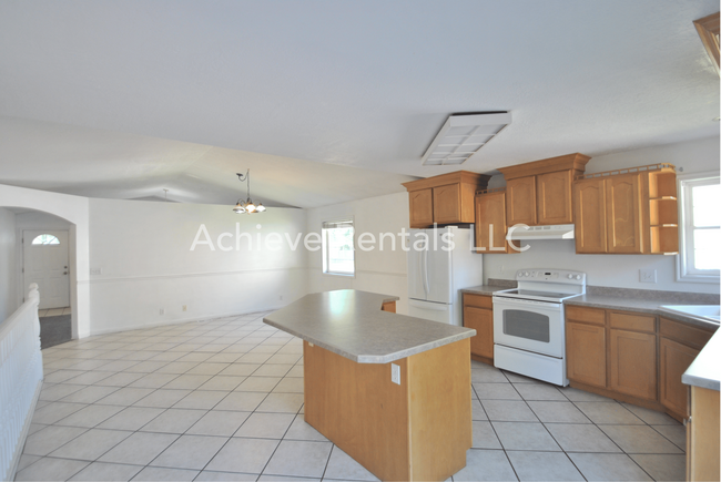 Building Photo - 170 S 460 E