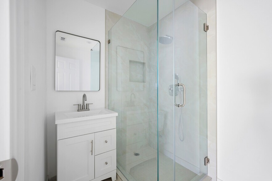 Building Photo - 5228 Auckland Ave