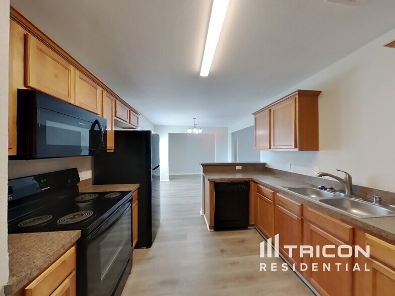 Building Photo - 102 Drycreek Dr