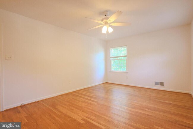 Building Photo - 6431 Brentford Dr