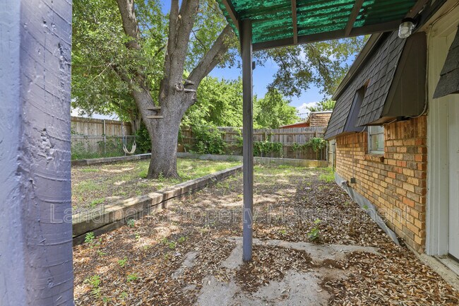 Building Photo - 6811 Trail Lake Dr