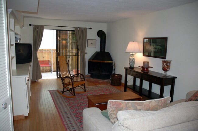livingroom - 1320 21st St NW