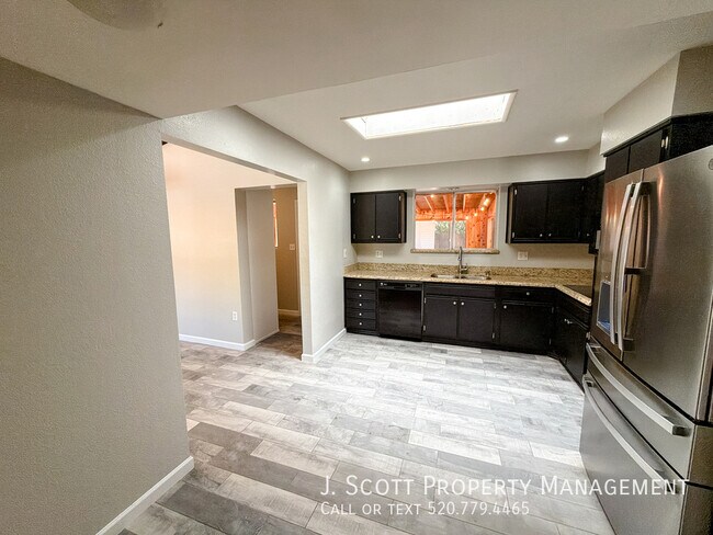 Building Photo - 3914 E Becker Ln