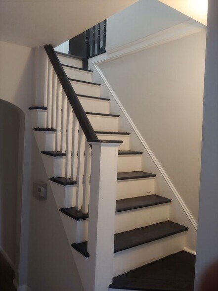 Building Photo - 812 Edgewood Ave