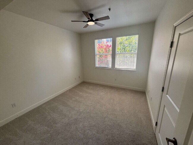 Building Photo - Beautiful 2 Bed, 2 Bath Apartment Home in The Phoenician – Resort-Style Living in Roseville!