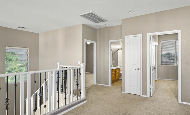 Building Photo - 4129 E Clubview Dr