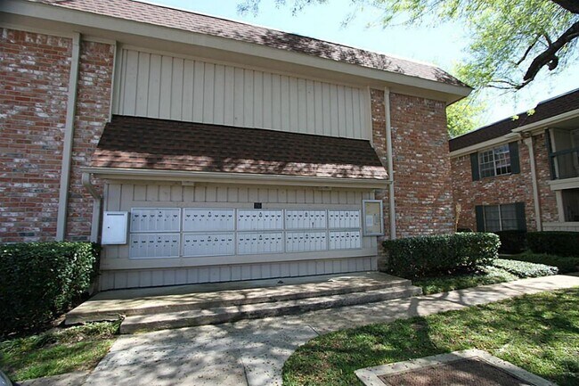 Building Photo - 2250 Bering Dr