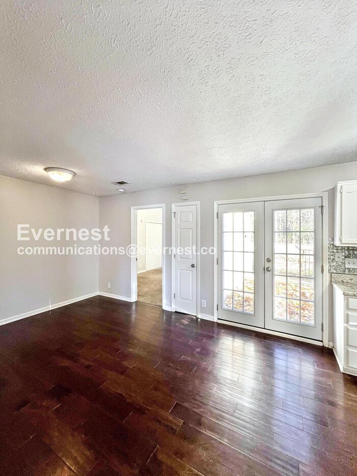 Building Photo - 2073 Upland Dr