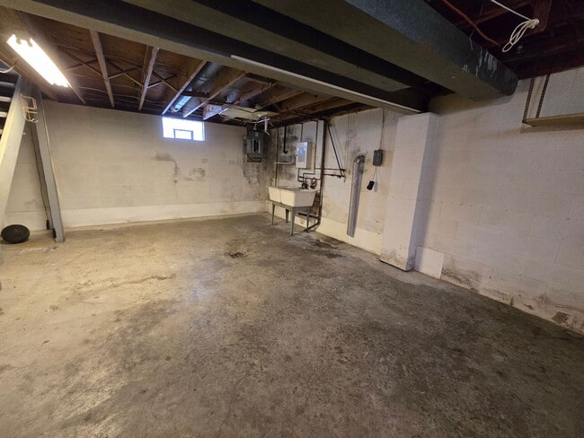 Building Photo - 3 Bedroom Home - Conveniently Located in N...