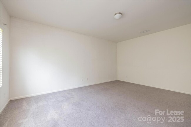 Building Photo - 710 Yorkshire Dr