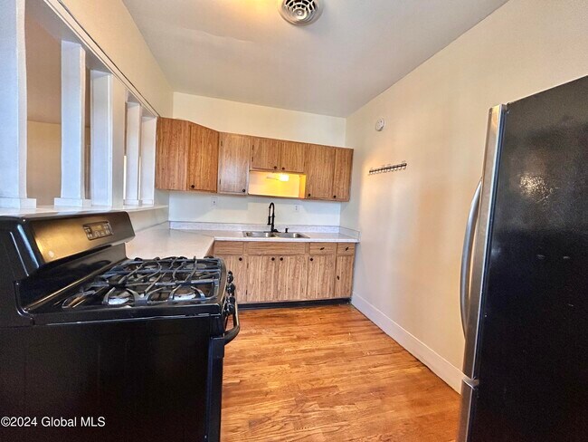 Building Photo - 290 2nd Ave