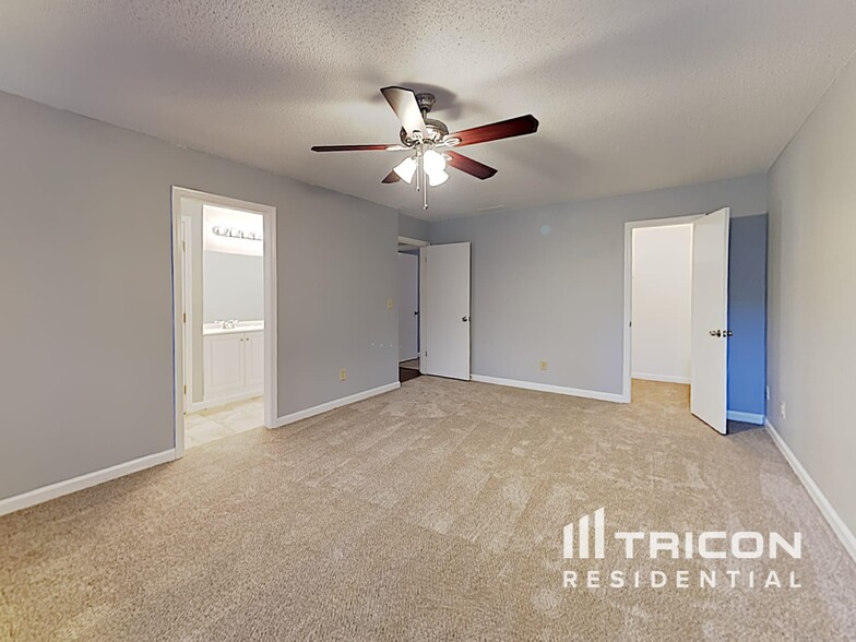 Building Photo - 389 Hillridge Dr
