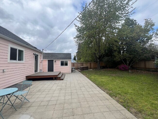 Building Photo - Charming 2 BD + Studio (Water Included)