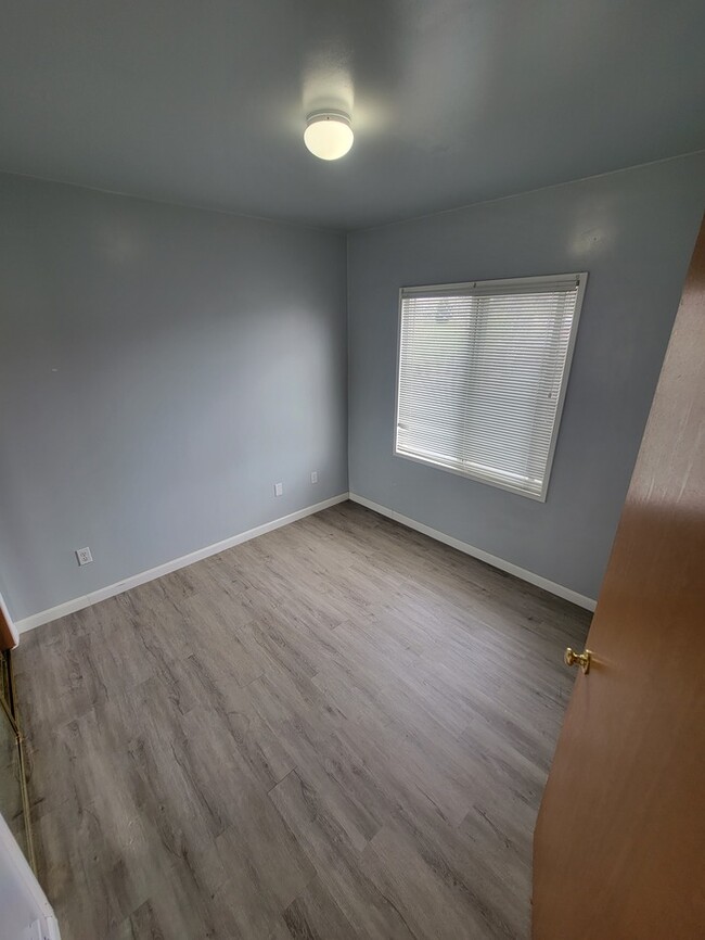 Building Photo - Edgewood 1bdr 1 bath Apt