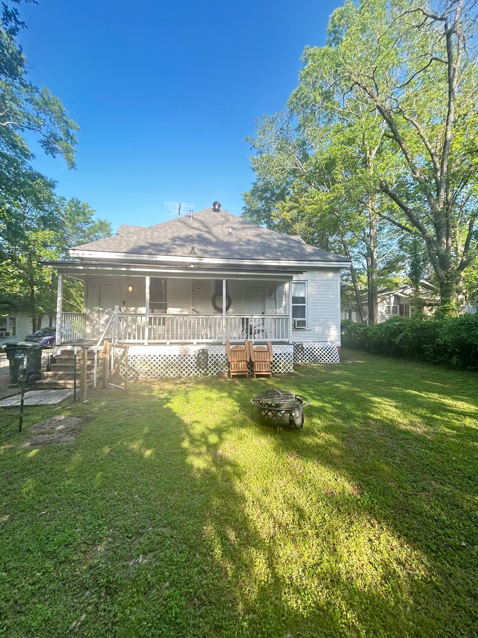 Building Photo - 108 S Farmerville St