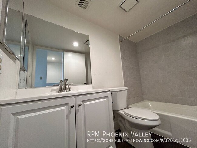 Building Photo - 1702 E Ocotillo Rd