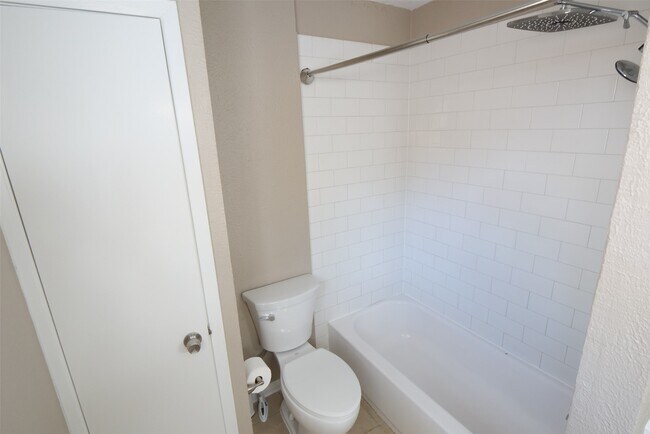 Building Photo - 915 Comstock Springs Dr