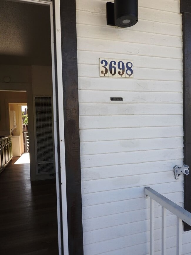 Building Photo - 3700cres