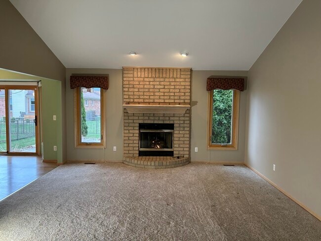 Building Photo - 21878 E Sunset Dr