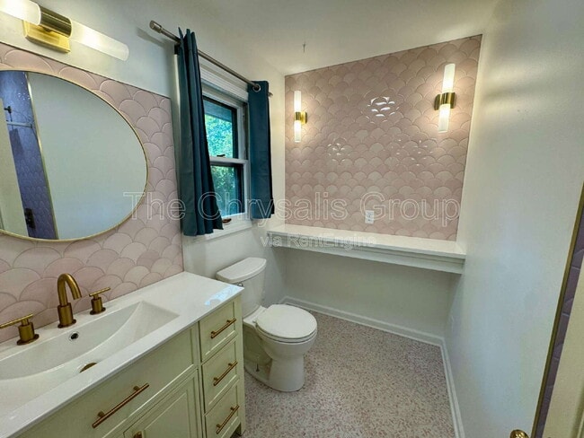 Building Photo - 206 Forest Park Pl