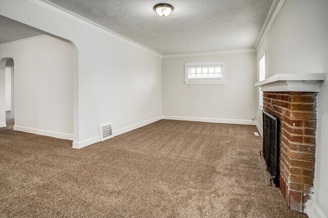 Building Photo - 6210 Agnes Ave
