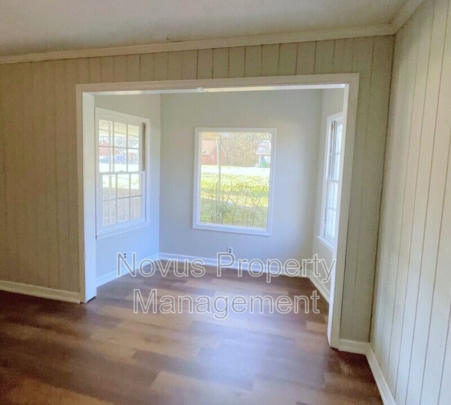 Building Photo - 135 Love St