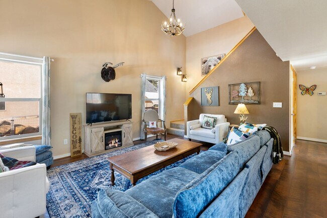 Building Photo - 3 Bed 2 Bath Fully Furnished in Woodland Park