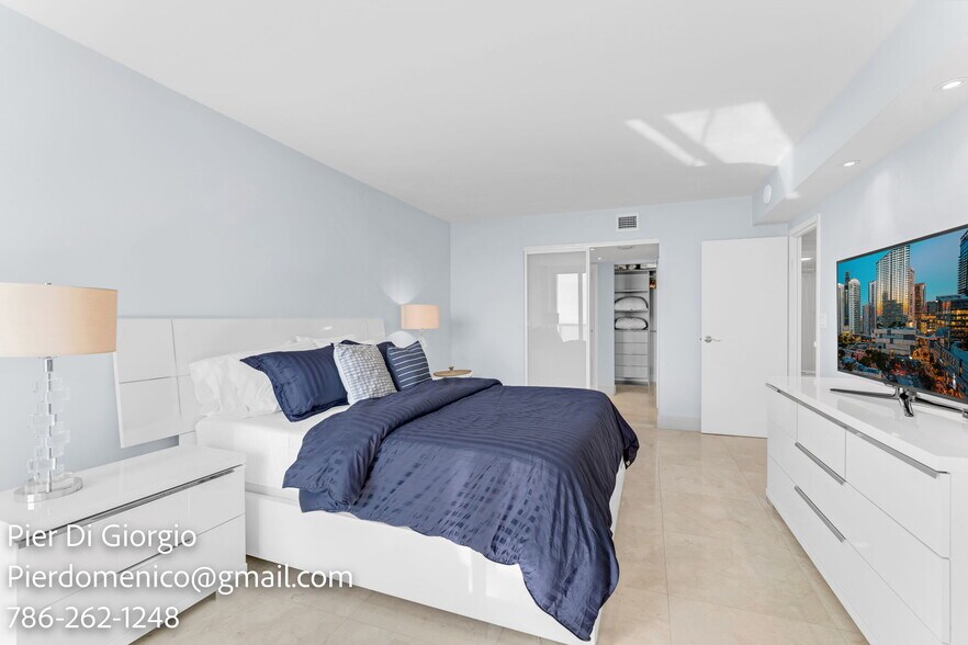 Building Photo - 100 Bayview Dr