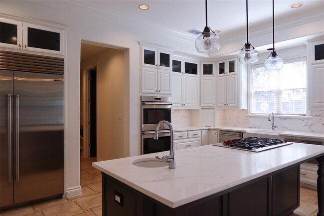 Building Photo - 7228 Oak Shores Dr