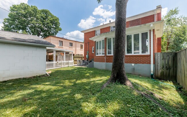 Building Photo - 2223 Strathmoor Blvd