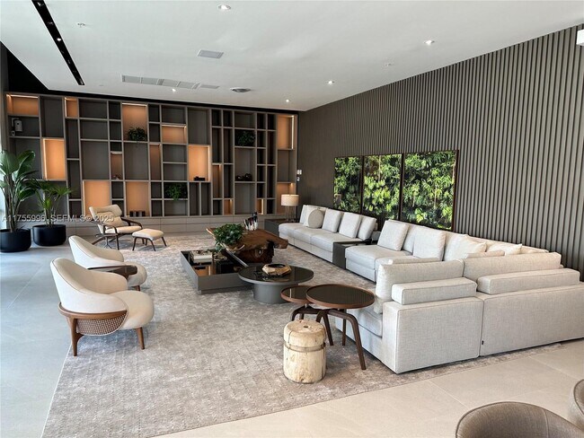 Building Photo - 5661 Pine Tree Dr