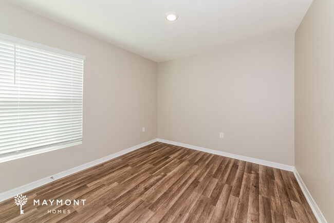 Building Photo - Modern 4 Bedroom