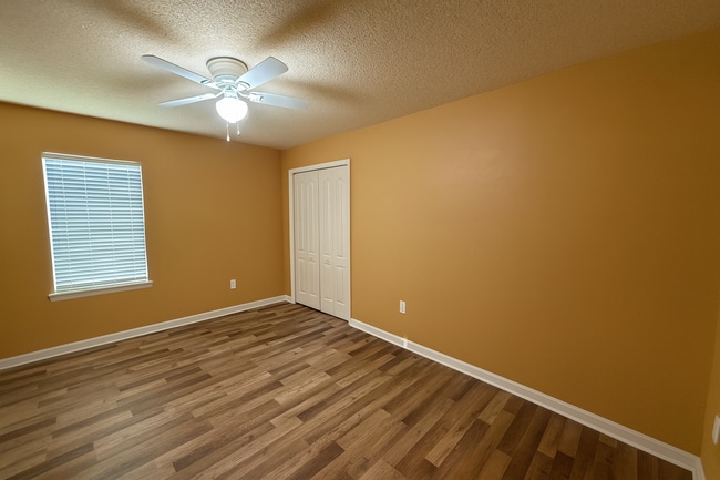 Building Photo - Spacious 4-Bedroom Home for Rent – Northwe...