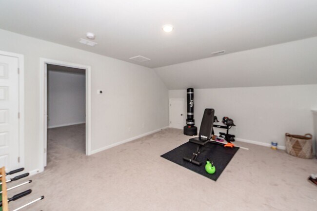 Building Photo - 6 Bedroom 4.5 Bath in Limehouse Village - Summerville