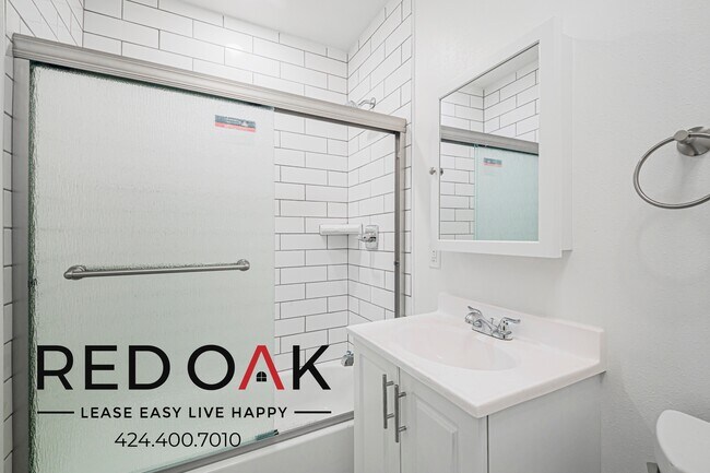 Building Photo - 1611 Oak St