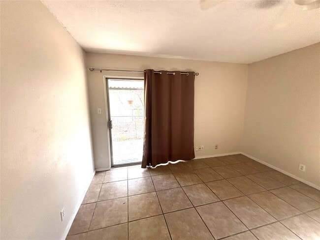 Building Photo - 411 Live Oak St