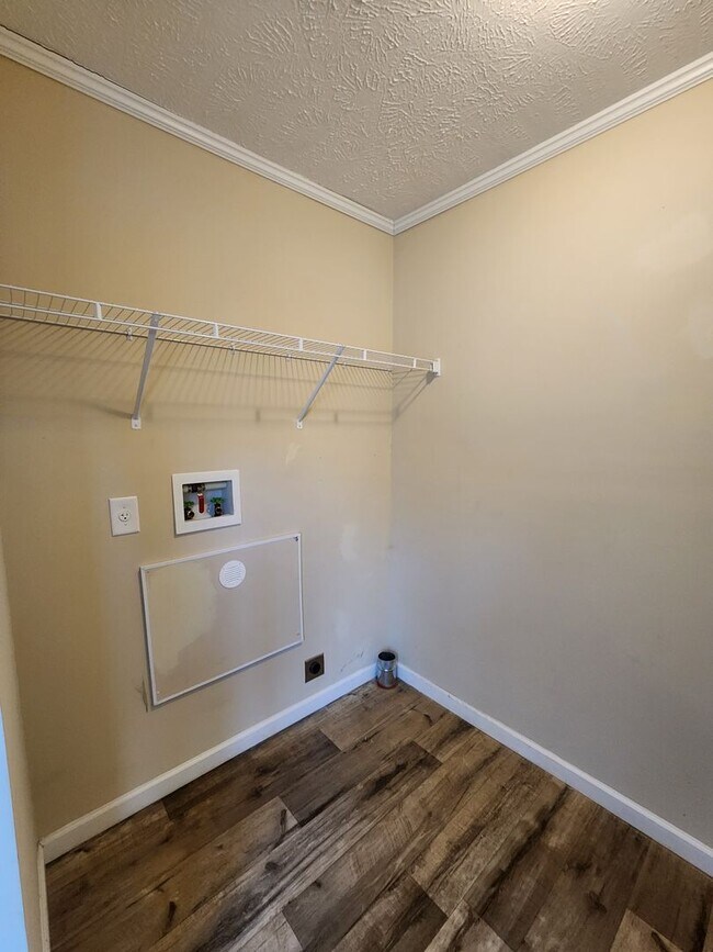 Building Photo - 312 McLean Heights Ct