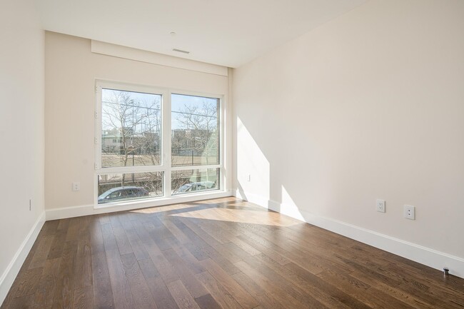 Building Photo - 372 9th St