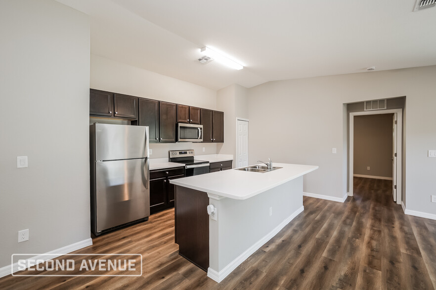 Building Photo - 208 Ravenswood Blvd