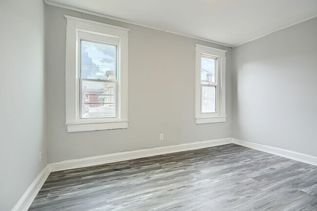 Building Photo - 400 N Hilton St