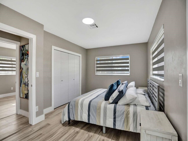 Building Photo - 491 SE 23rd Ave