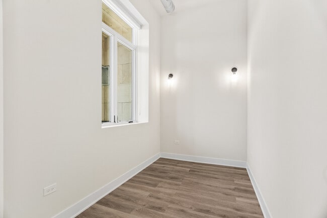 Building Photo - 1453 Maple Ave