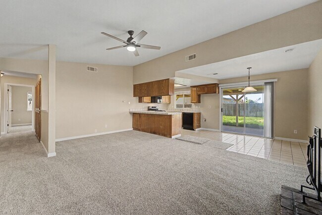 Building Photo - Freshly Updated 4-Bedroom Home with Central A/C & Garage