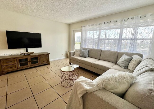Building Photo - 401 Golden Isles Dr