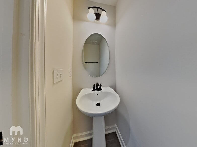 Building Photo - 10868 Overlook Mountain Dr