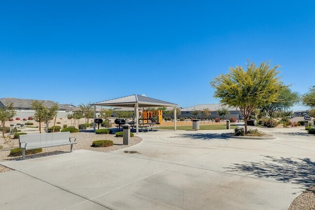 Building Photo - 17056 W Red Bird Rd